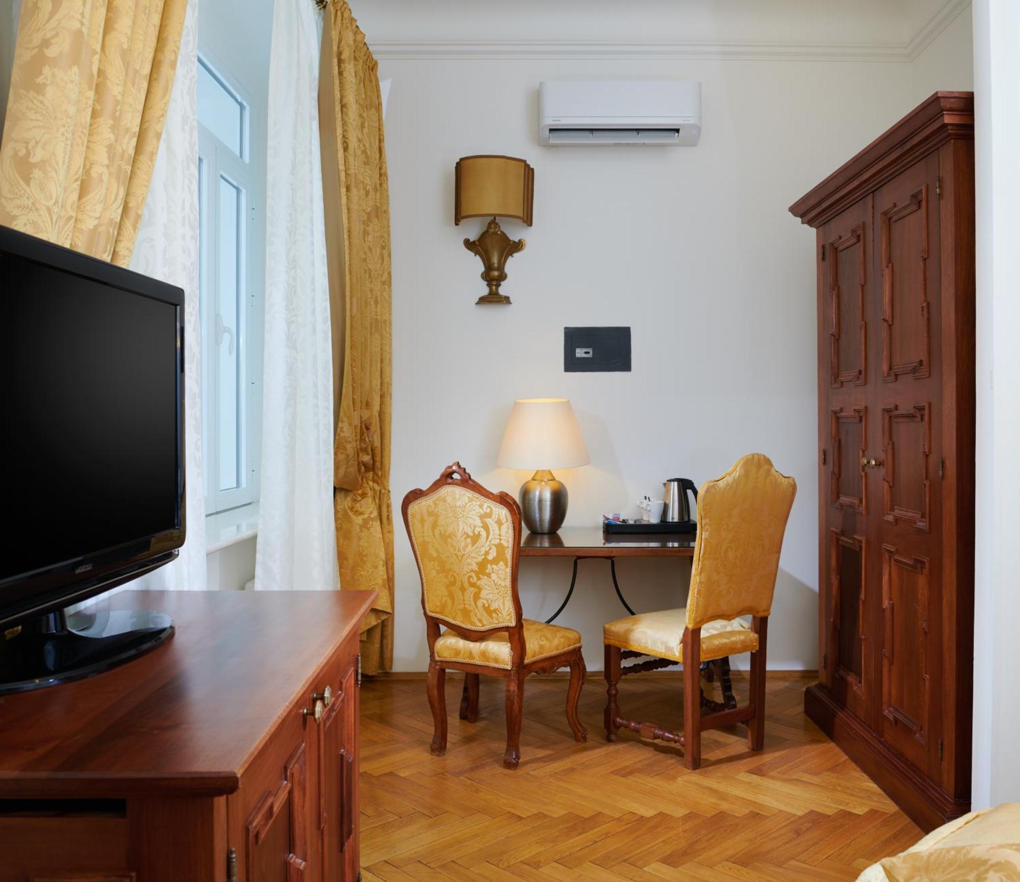 Charles Bridge Palace 4* Prague